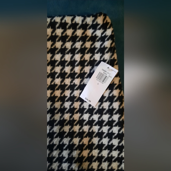 Old Navy Houndstooth Skirt - Picture 5 of 6